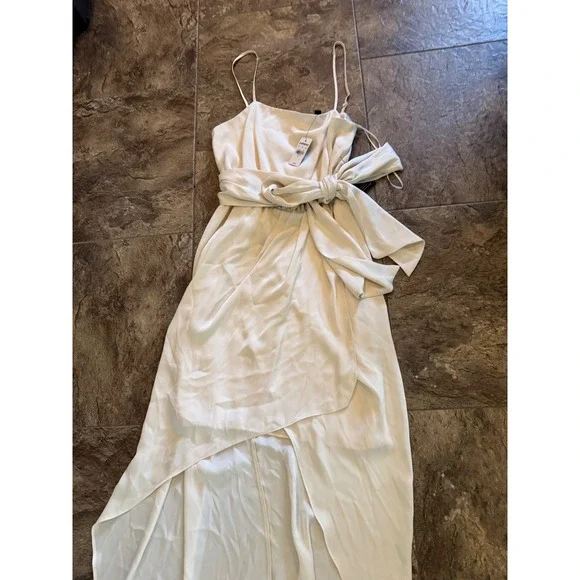 NWT $98 Express Women's Sleeveless Satin Tie-Waist Maxi Dress Ivory, Size‎ Small - Picture 4 of 8